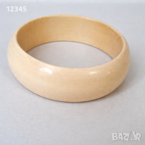 Стара гривна от слонова кост 