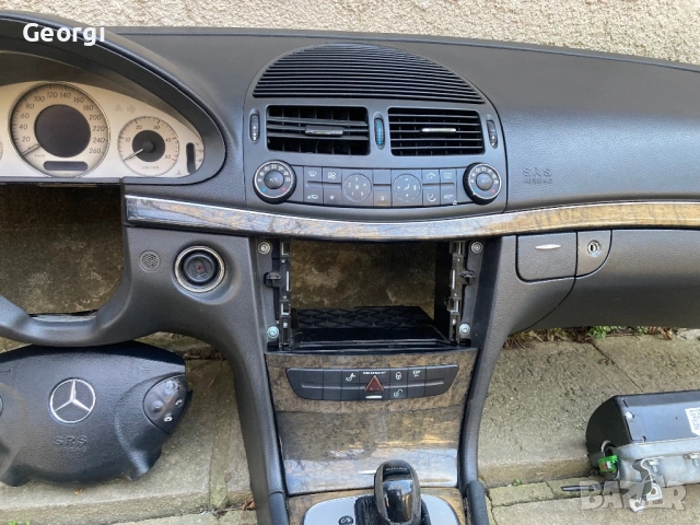 Арматурно Табло Конзола W211 Mercedes, снимка 3 - Части - 54009258
