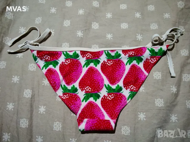 Нов дамски бански долнище на ягодки S размер, снимка 2 - Бански костюми - 50416297