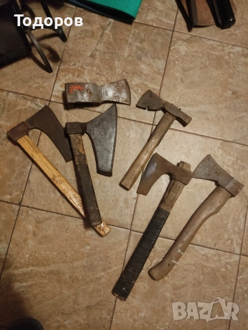 Стара брадва кривица топори