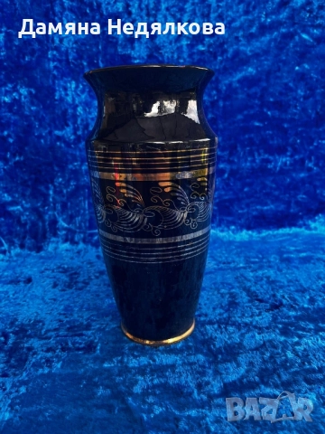 красива черна ваза 