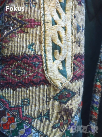 Кафтан Носия изработена от зелено кадифе и бродерия с сърма, снимка 10 - Антикварни и старинни предмети - 53469823