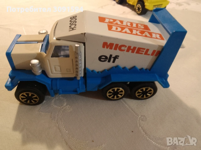 играчка камион, рекламираща ралито Paris Dakar, с лога на MICHELIN, elf и BOSCH.  произведено в Бълг, снимка 4 - Колекции - 53597301