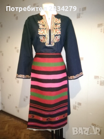 Стар сукман, изработен през 70-те години, използван от народна певица в ансамбъл за песни и танци