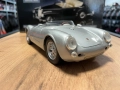 Метална колекционерска количка модел PORSCHE 356A Cabrio 1960 1:18, снимка 4