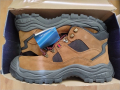 Работни обувки със защитно бомбе отпред- чисто нови, снимка 1