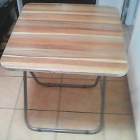 Дървена     сгъваема      маса    и     два  стола 50  см  .    /  80  см  .   /  предлагам  , снимка 4 - Маси - 45715928