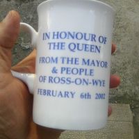 Юбилейна порцеланова чаша по случай 50 годишнината от коронясванетона Кралицата, снимка 2 - Колекции - 45076467