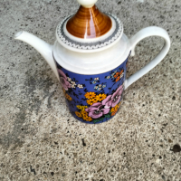 Порцеланов чайник, снимка 1 - Антикварни и старинни предмети - 45034336