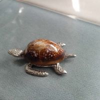 сувенир от Малдивите,   Океанска костенурка, изработена от метал и морска раковина, снимка 2 - Декорация за дома - 45514912