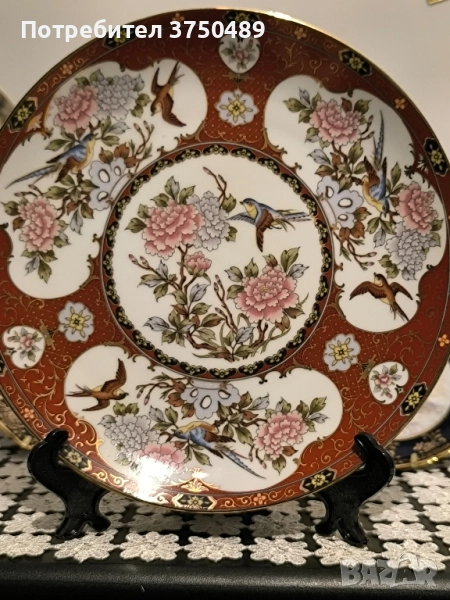 Красива японска чиния,украсена с цветя,птици и златни акценти -21 см, снимка 1