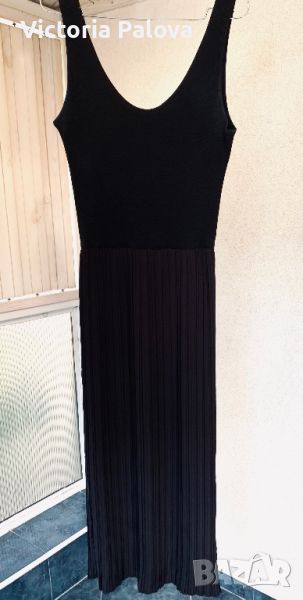 Интересна черна рокля с плисе, снимка 1