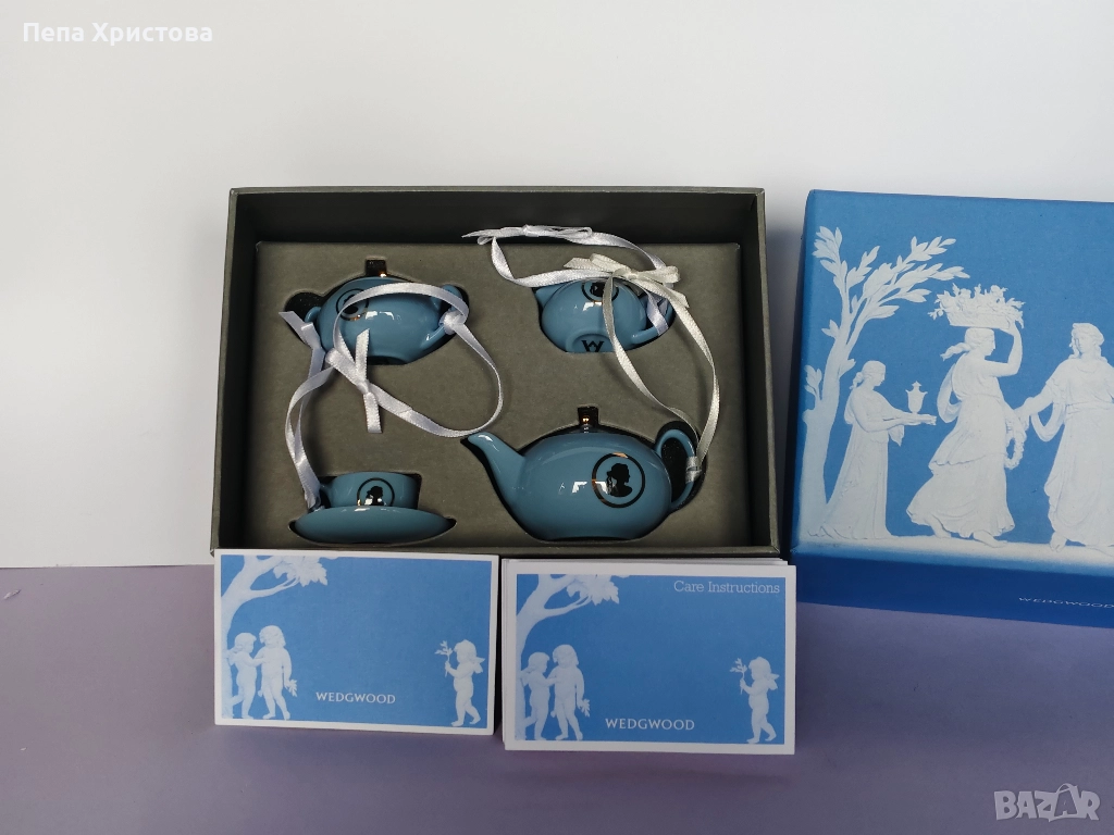 Коледни играчки - миниатюрен сервиз за чай Wedgwood. , снимка 1
