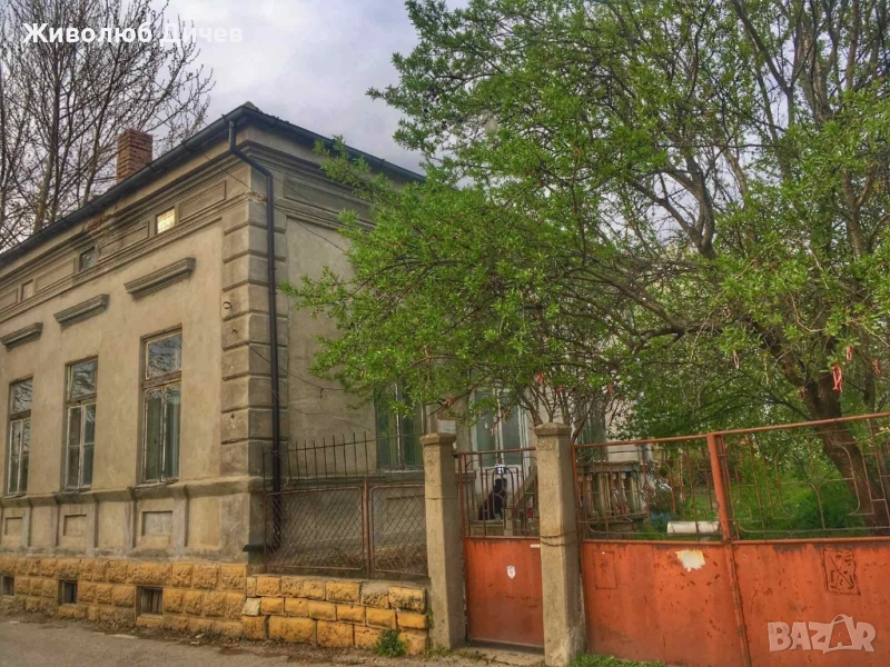 Къща 200 кв с двор 427 кв.м, снимка 1