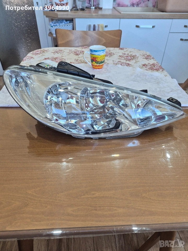Кристален Неразличим от нов Оригинален десен фар за Пежо 206, снимка 1