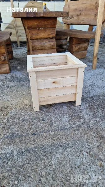 Дървена кашпа за цветя, снимка 1