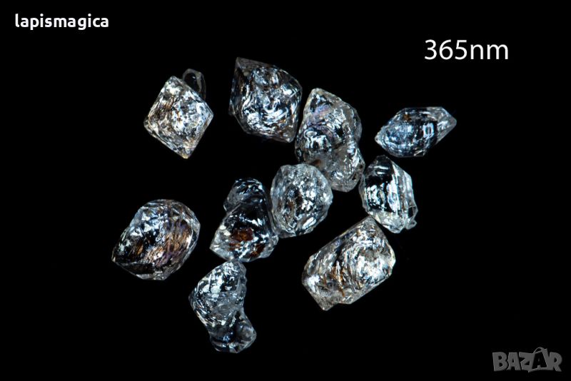 10 броя Петролен кварц кристал 11.7ct флуоресцентен #15, снимка 1