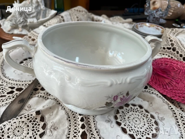 Горски слез и Изида Бароков супник  Интересното при него е, че е с капак без декорация, но така съм , снимка 5 - Прибори за хранене, готвене и сервиране - 50762743