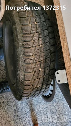 Зимни гуми с джантите и тасовете., снимка 2 - Аксесоари и консумативи - 45057622