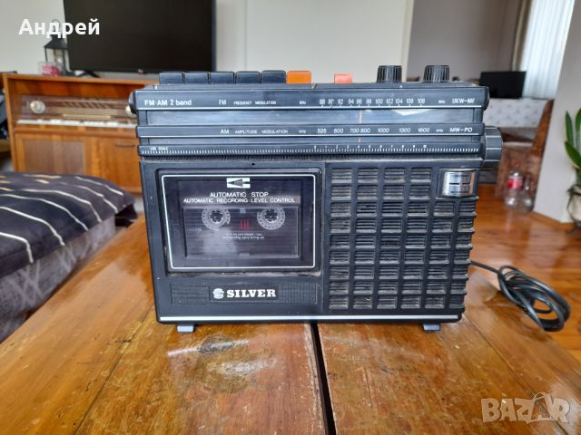 Стар радиокасетофон Silver, снимка 1 - Антикварни и старинни предмети - 46169272