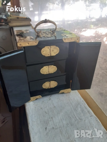 Стара лакова кутия за бижута с интарзии от седеф - Красота, снимка 3 - Антикварни и старинни предмети - 53416686