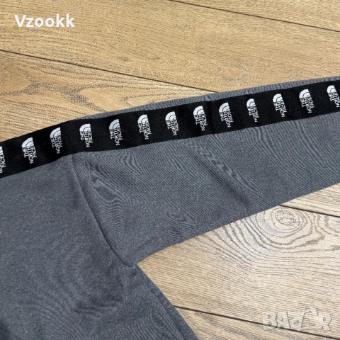 Дамско горнище The North Face Repeat | S размер, снимка 4 - Суичъри - 52871655