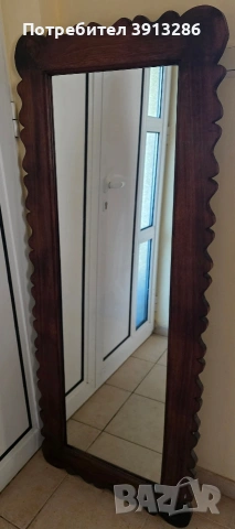 Огледало с масивна дървена рамка