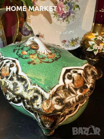Circa 1908 “ Императорската кутия” невероятно красив и грандиозен съд , в зелено и злато, снимка 2 - Антикварни и старинни предмети - 52703092