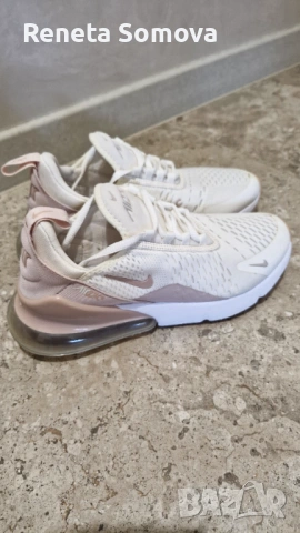 Маратонки Nike 270, снимка 2 - Маратонки - 53860578