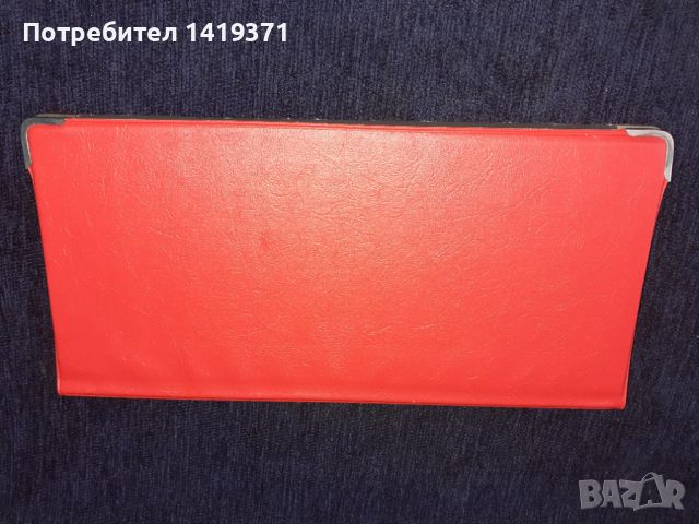 Здрав червен гумиран тефтер органайзер за колекционерски вещи: картички, монети, стикери или визитки