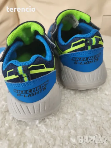 Светещи маратонки SKECHERS - 25 номер, снимка 5 - Детски маратонки - 47417309