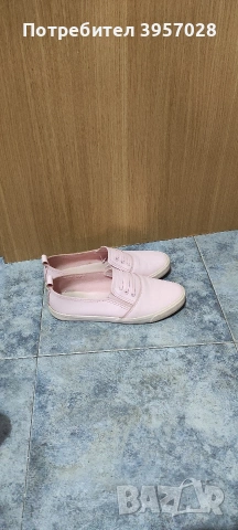 Подарявам дамски обувки, снимка 2 - Дамски ежедневни обувки - 53455217
