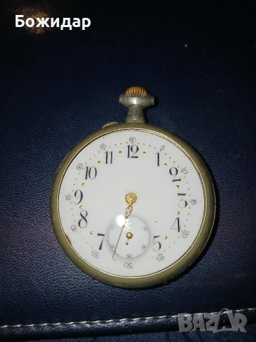 Джобен часовник. С порцеланов циферблат.