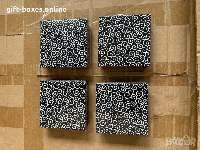 Размер 9*9*3 см.Опаковъчна подаръчна кутия за комплект бижута-4 бр в стек