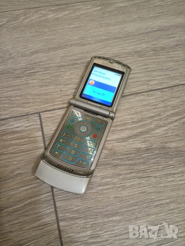 Motorola V3 silver v3 БГ меню, снимка 2 - Motorola - 53433783