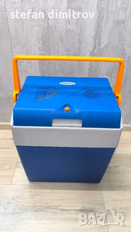 Комбинирана хладилна чанта 12/220 волта с обем 30 литра 