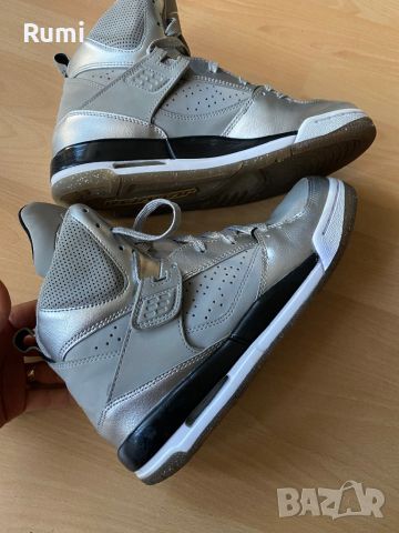 Оригинални мараронки Jordan Flight 45 High GS 'Metallic Silver'! 38,5 н, снимка 6 - Маратонки - 46733032