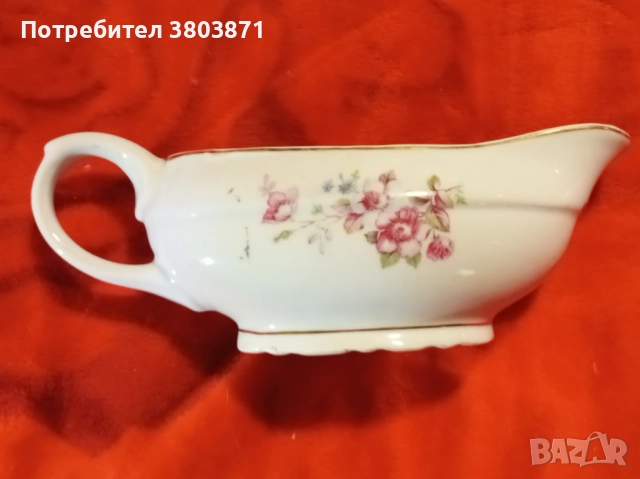 Български порцеланови чинии-елипса, каничка за мляко и сосиера, снимка 3 - Сервизи - 52589339