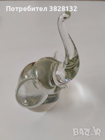 Преспапие стъклен слон