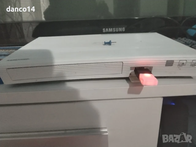 страхотен отвсякъде блу рей плеър на Самсунг оригинал-нов внос , снимка 8 - Плейъри, домашно кино, прожектори - 51415758