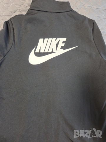 Детски маратонки Adidas в размер 38 2/3, подходящи за момчета и момичета.  Никога не са обувани.