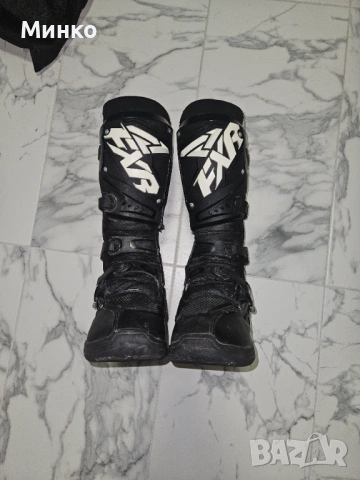 Кросови ботуши 42