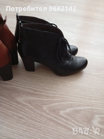 продавам два броя дамски боти 