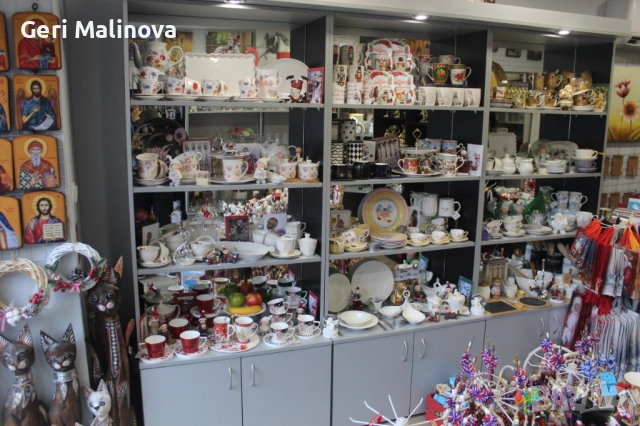 Продавам обзавеждане за магазин./Търговско оборудване/