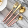 Комплект прибори за хранене от 24 части с луксозен дизайн и магнитна кутия в златисто и розово., снимка 4