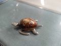 сувенир от Малдивите,   Океанска костенурка, изработена от метал и морска раковина, снимка 2