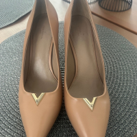 Louis Vuitton , снимка 2 - Дамски обувки на ток - 44948639
