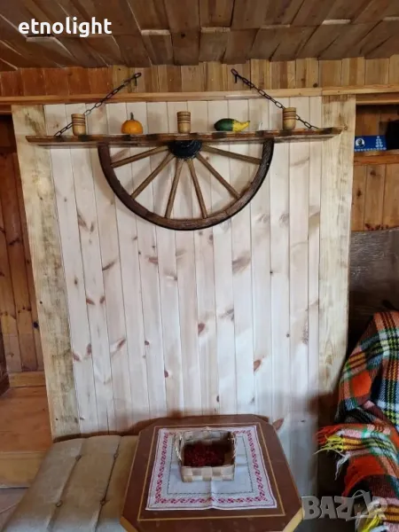 Рафт лампи с автентични реставрирани колела от каруца с ръчно изработени дървени чашки , снимка 1