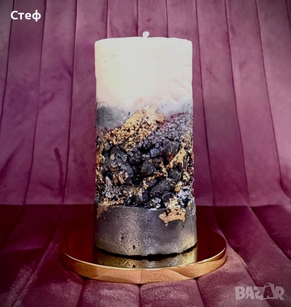 Ароматна свещ от натурален соево-кокосов восък с бетонова основа и вградени кристал, снимка 1