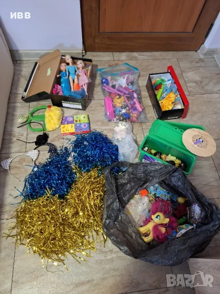 Намалени на 19лв Огромен кашон с играчки+подаръци , снимка 1